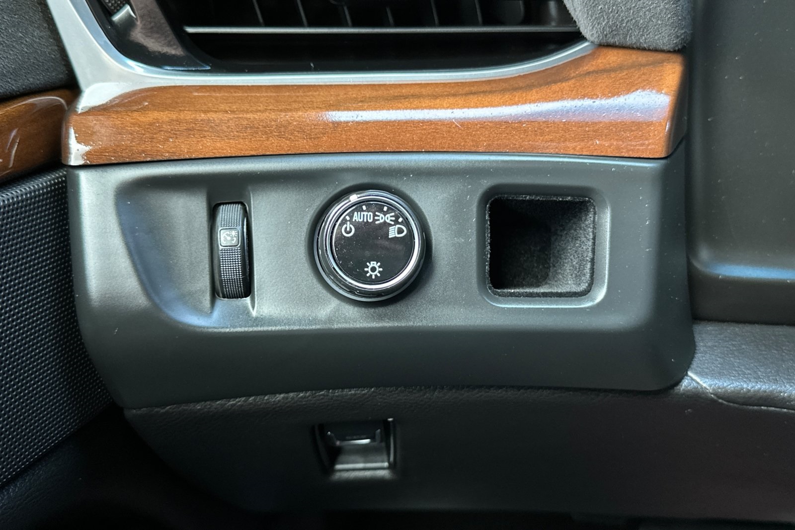 2019 Cadillac Escalade Premium Luxury photo 31
