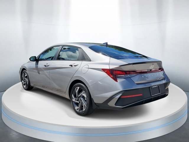 2025 Hyundai Elantra SEL Sport photo 3