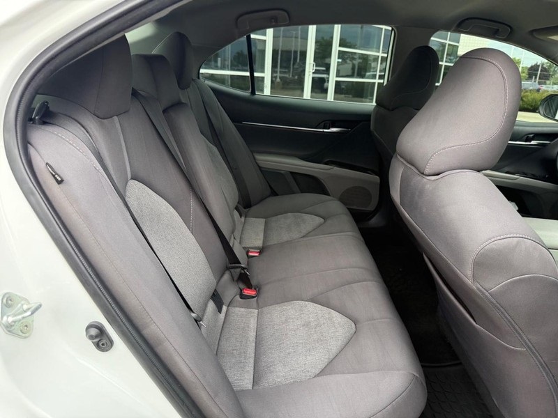 2023 Toyota Camry Hybrid LE photo 10