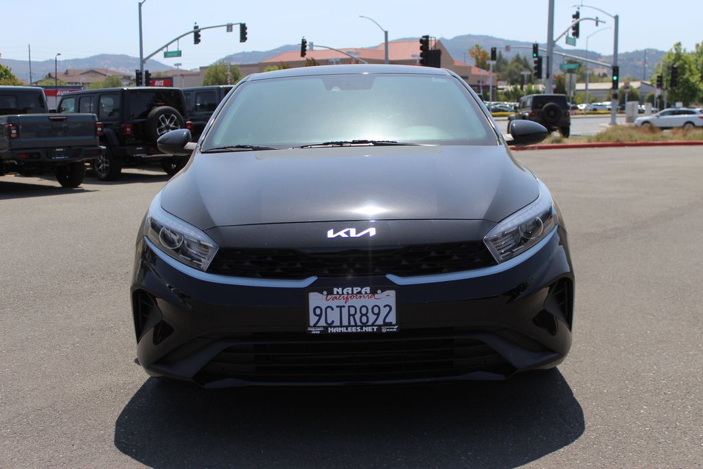 2023 Kia Forte LXS photo 2