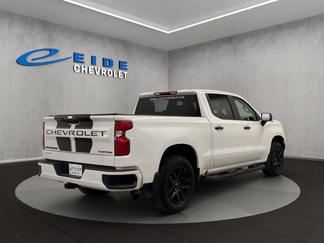 2023 Chevrolet Silverado 1500 Custom photo 3
