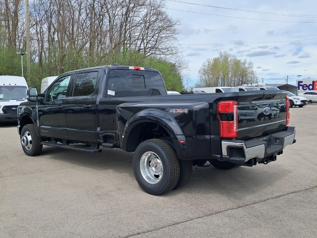 2025 Ford F-350 XLT photo 4