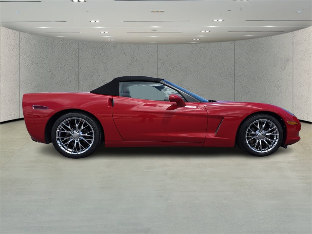 2005 Chevrolet Corvette Base photo 2