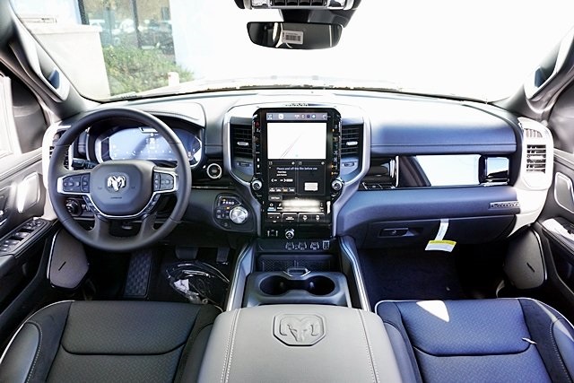 New 2026 Diamond Black Crystal Pearl-Coat Exterior Paint RAM Laramie image 25