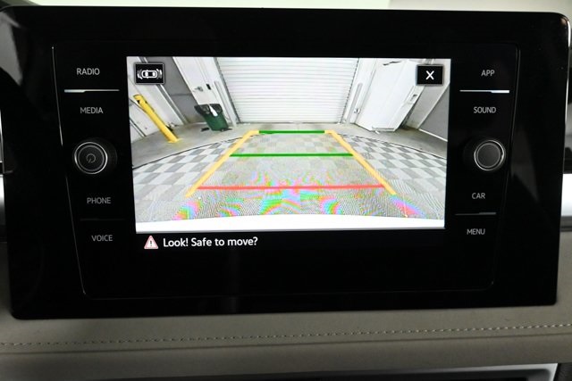 2025 Volkswagen Taos SE photo 3