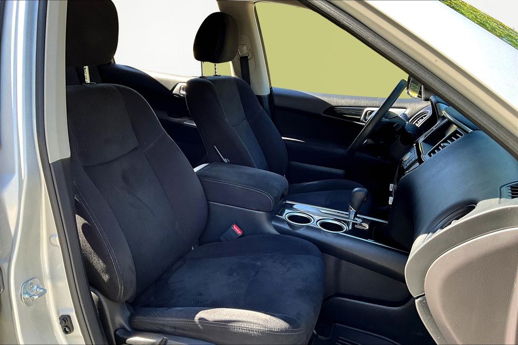2015 Nissan Pathfinder S photo 18