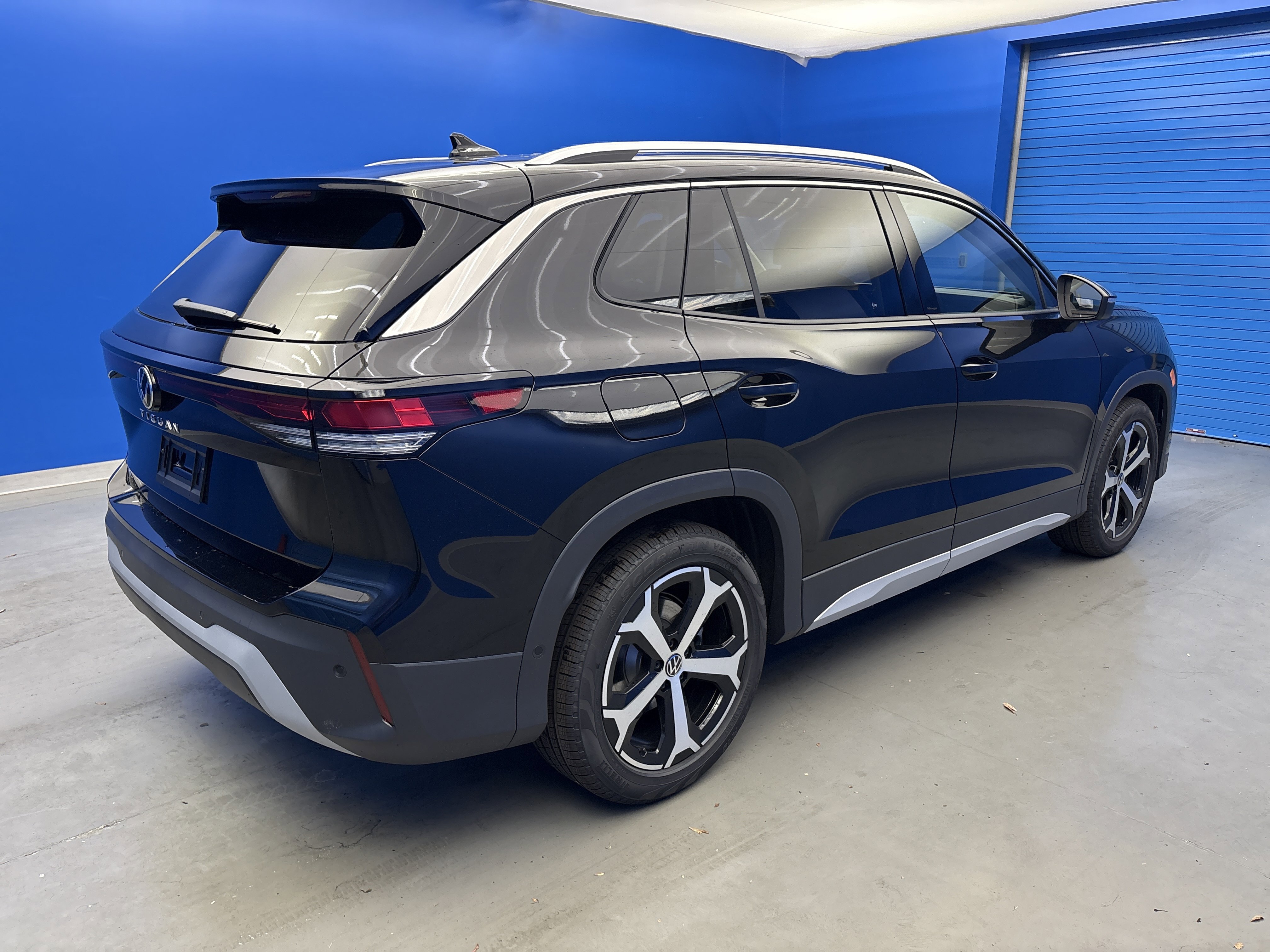 2025 Volkswagen Tiguan SE photo 5