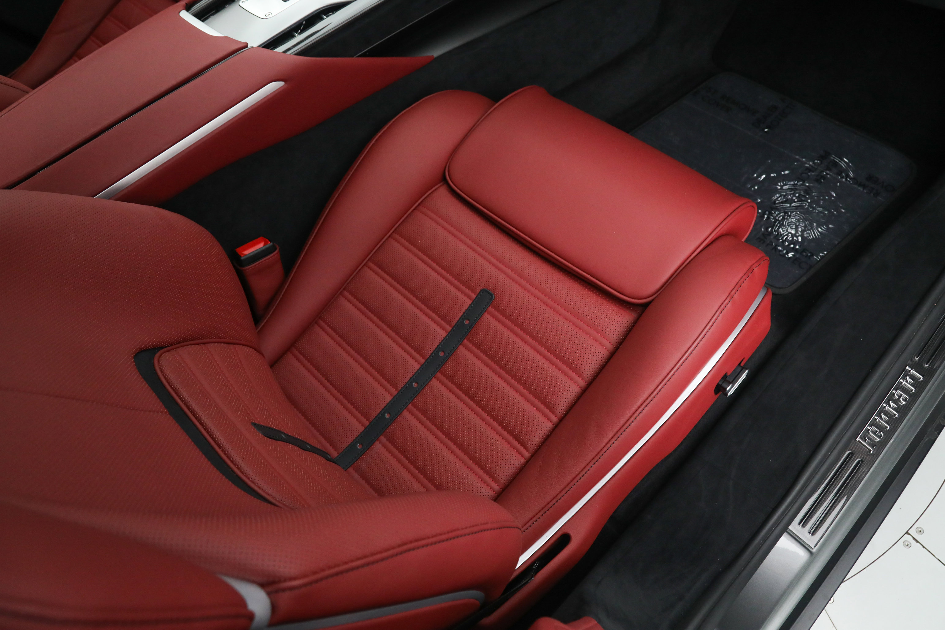 2024 Ferrari Purosangue photo 33