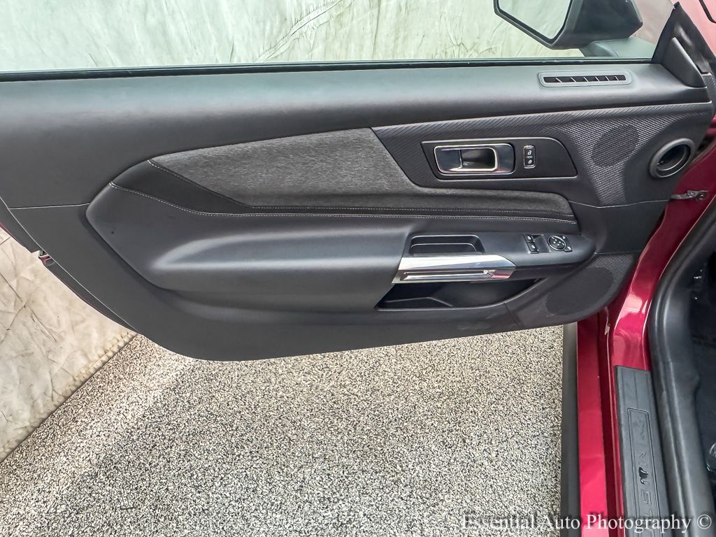 2025 FORD MUSTANG - Image 20