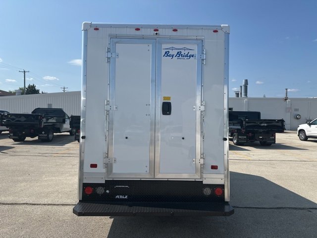 2025 Chevrolet Express Cutaway 3500 photo 3