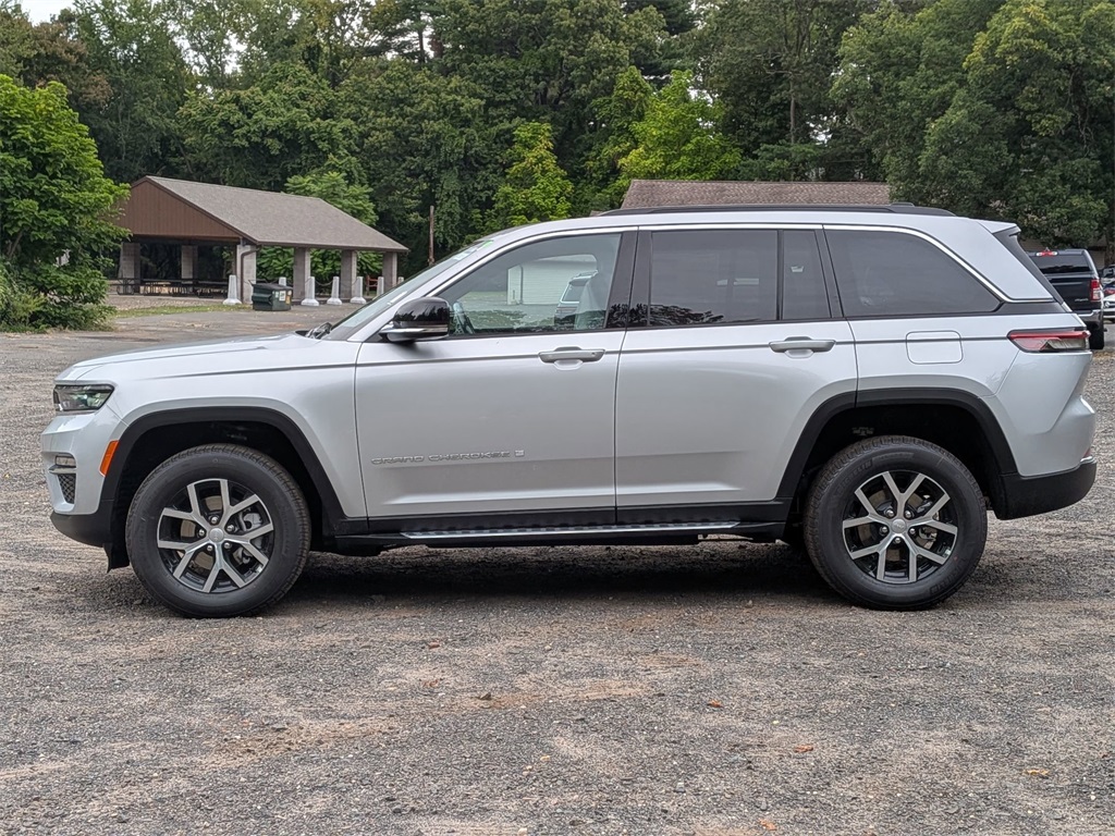 2025 Jeep Grand Cherokee Limited photo 2