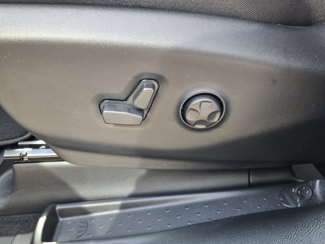 2026 Chrysler Pacifica photo 17