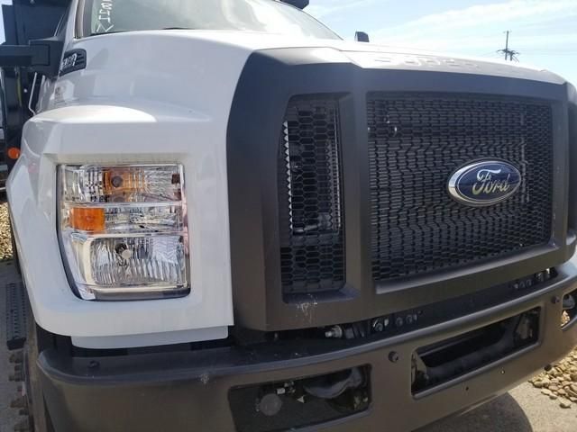 2025 Ford F-750 photo 4