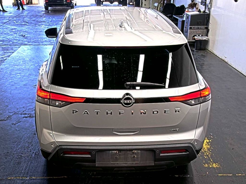 2022 Nissan Pathfinder S photo 2