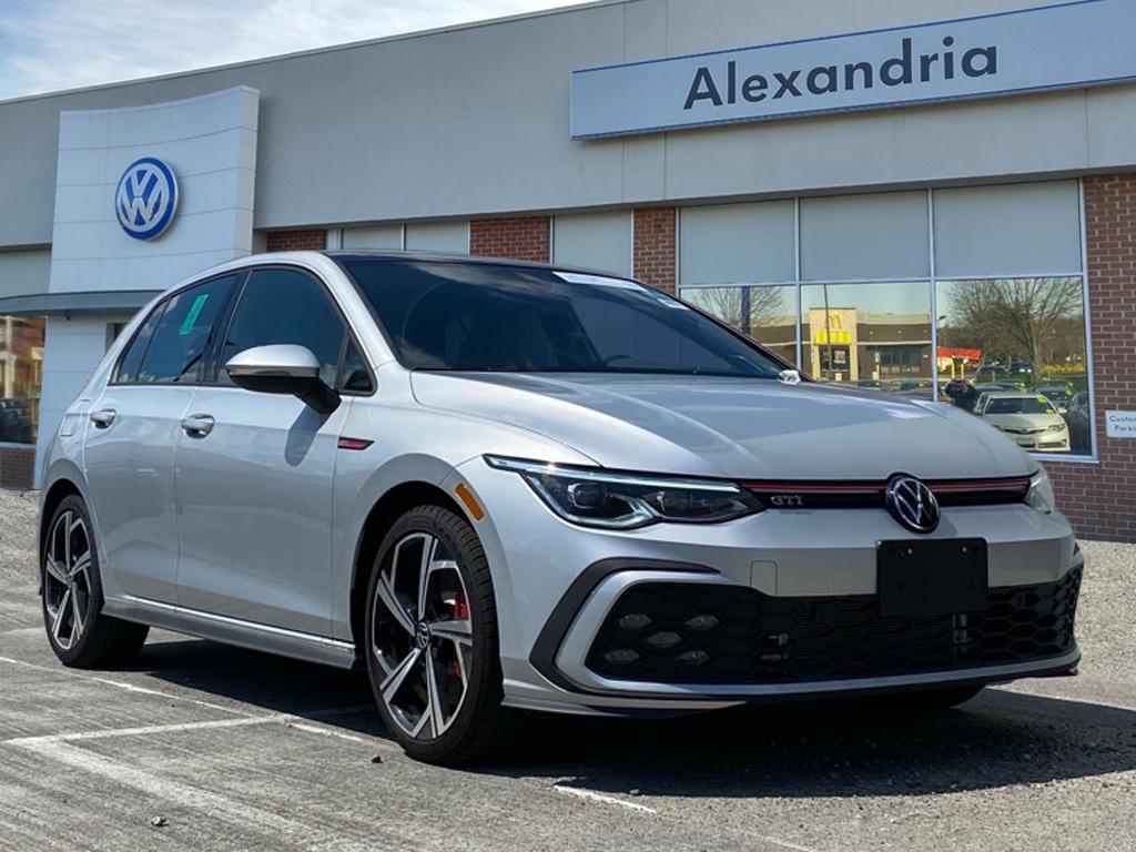 2024 Volkswagen Golf GTI SE's photo
