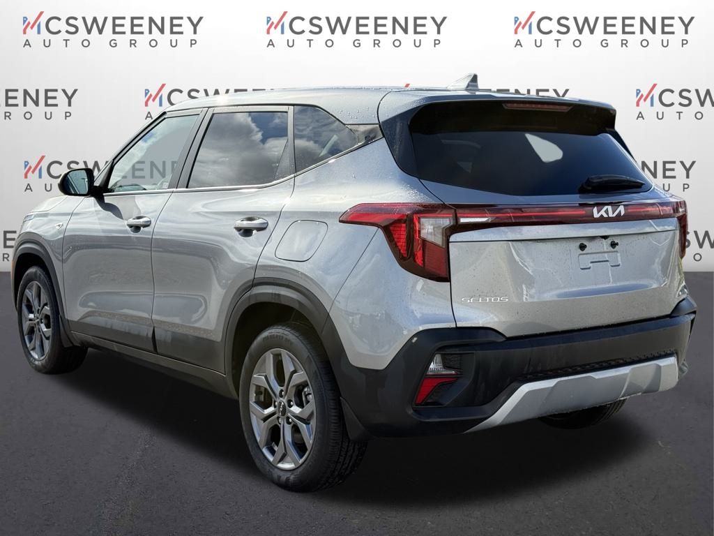 2024 Kia Seltos LX photo 2