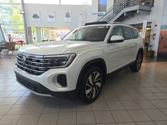 2025 Volkswagen Atlas SEL photo 3