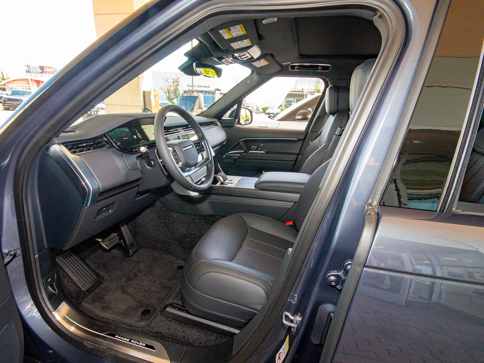 2025 Land Rover Range Rover SE photo 30