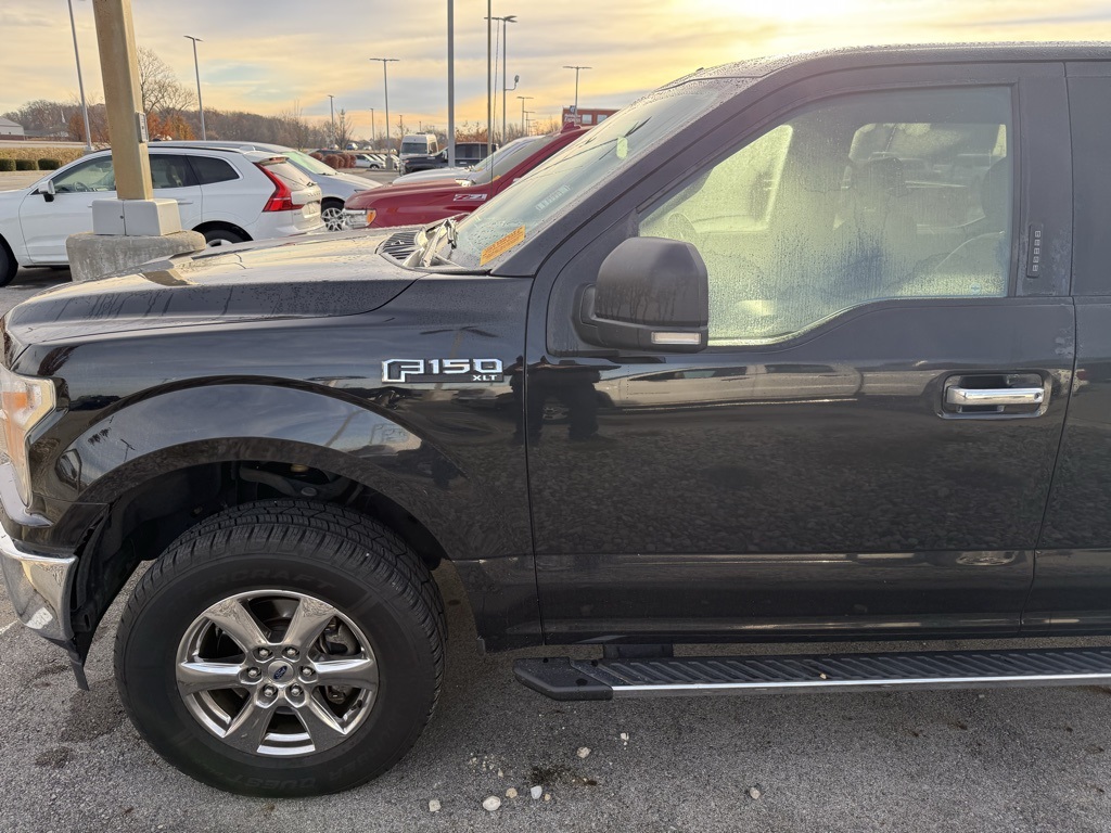 2019 Ford F-150 XLT photo 2