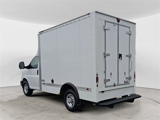 2024 Chevrolet Express Cutaway 3500 photo 3