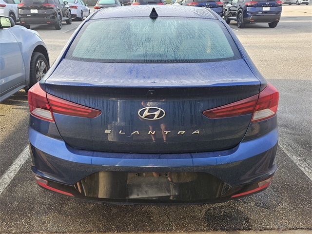 2019 Hyundai Elantra SEL photo 4