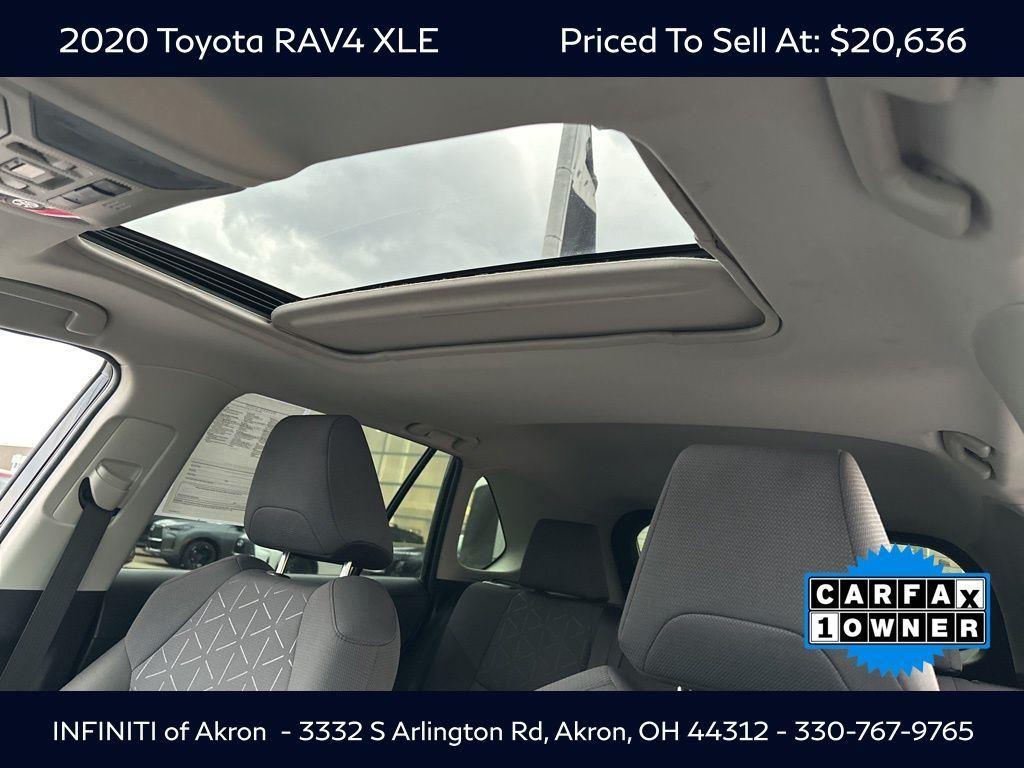 2020 Toyota RAV4 XLE photo 4