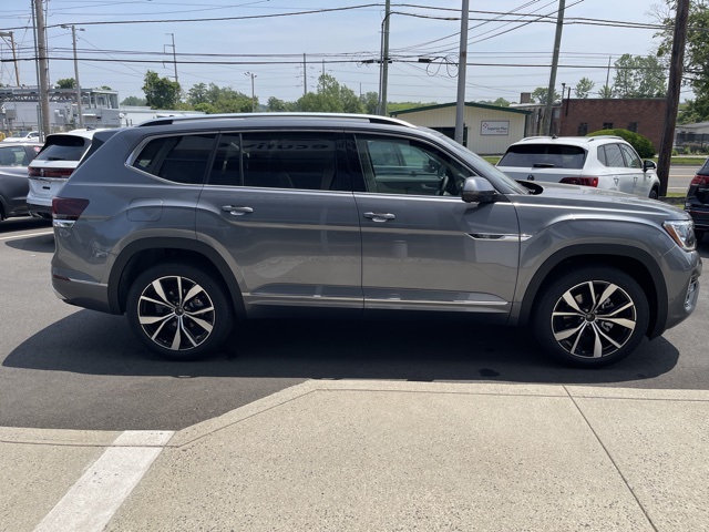2025 Volkswagen Atlas SEL Premium R-Line photo 6