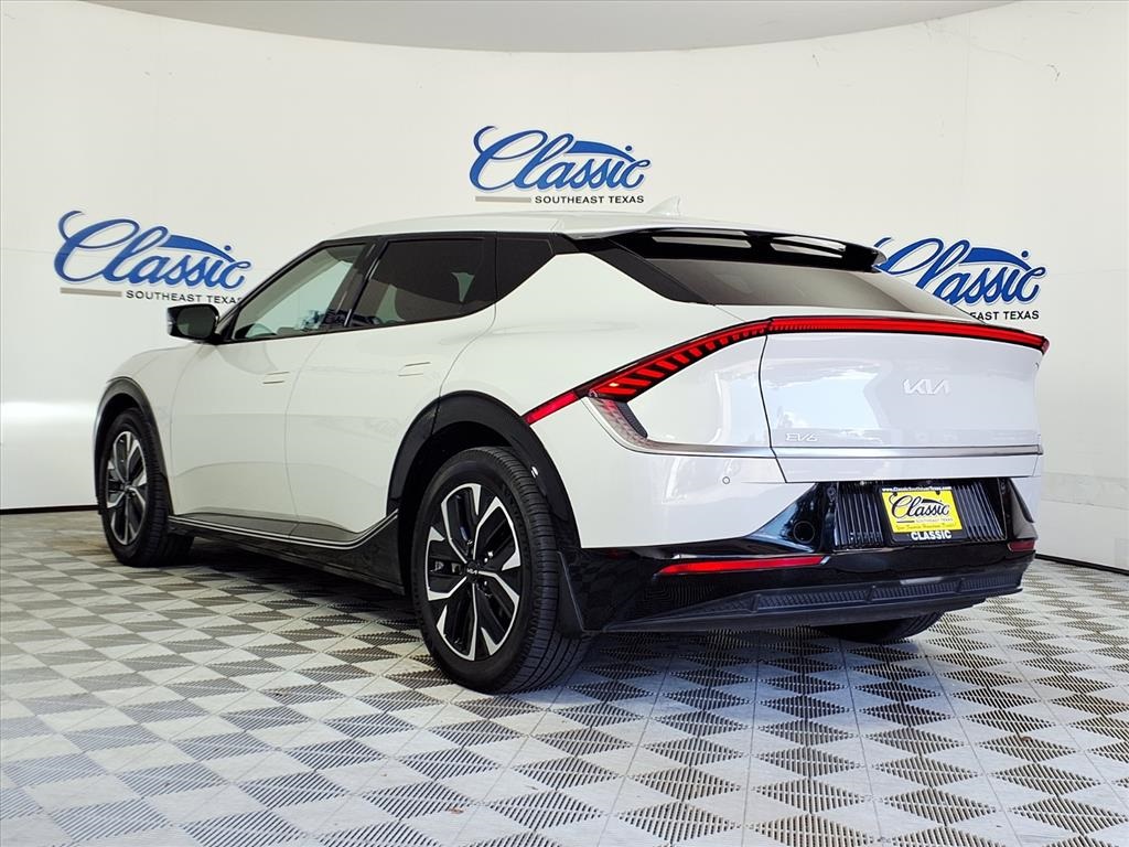 2022 Kia EV6 Wind photo 2