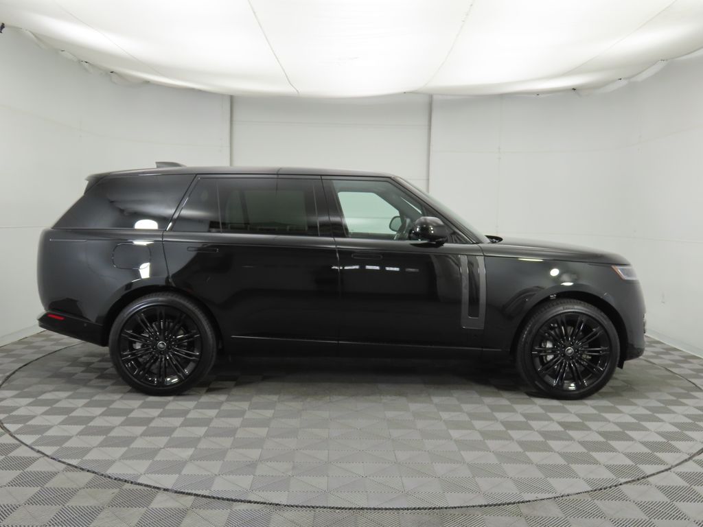 2025 Land Rover Range Rover SE photo 4
