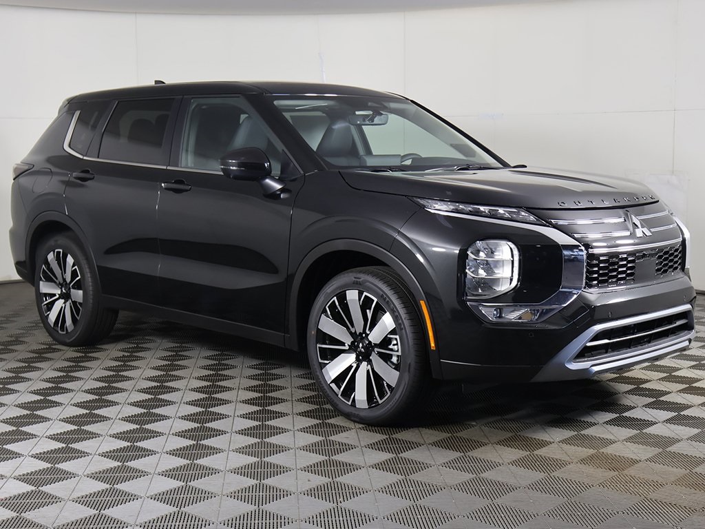 2025 Mitsubishi Outlander SE photo 2