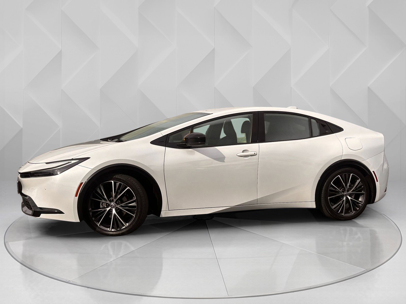 2024 Toyota Prius XLE photo 2