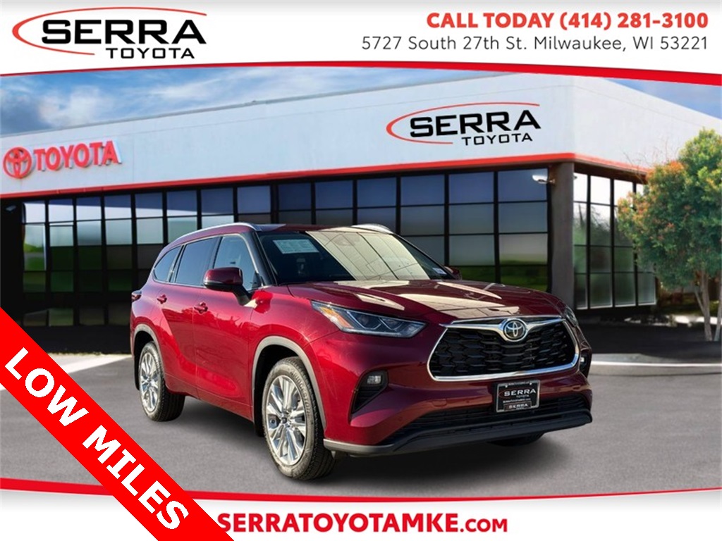 2023 Toyota Highlander Limited's photo