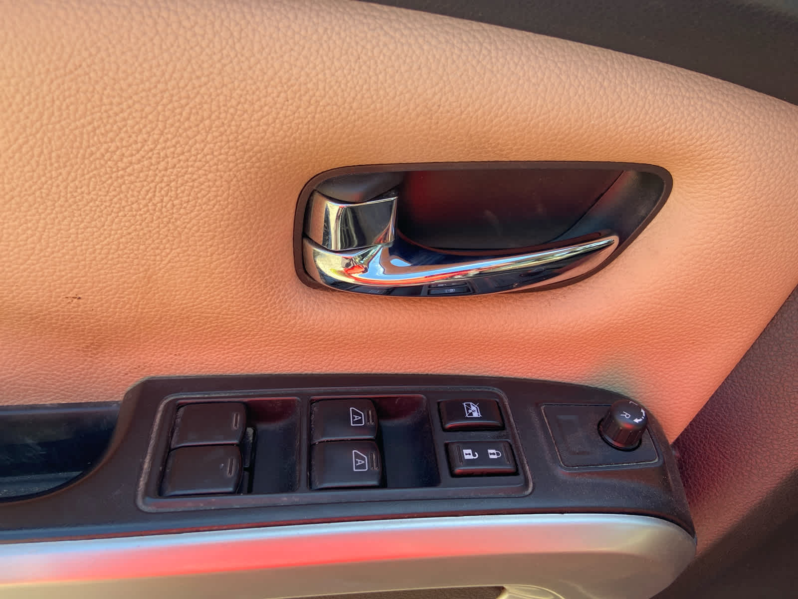 2017 Nissan Titan SV Crew Cab photo 14