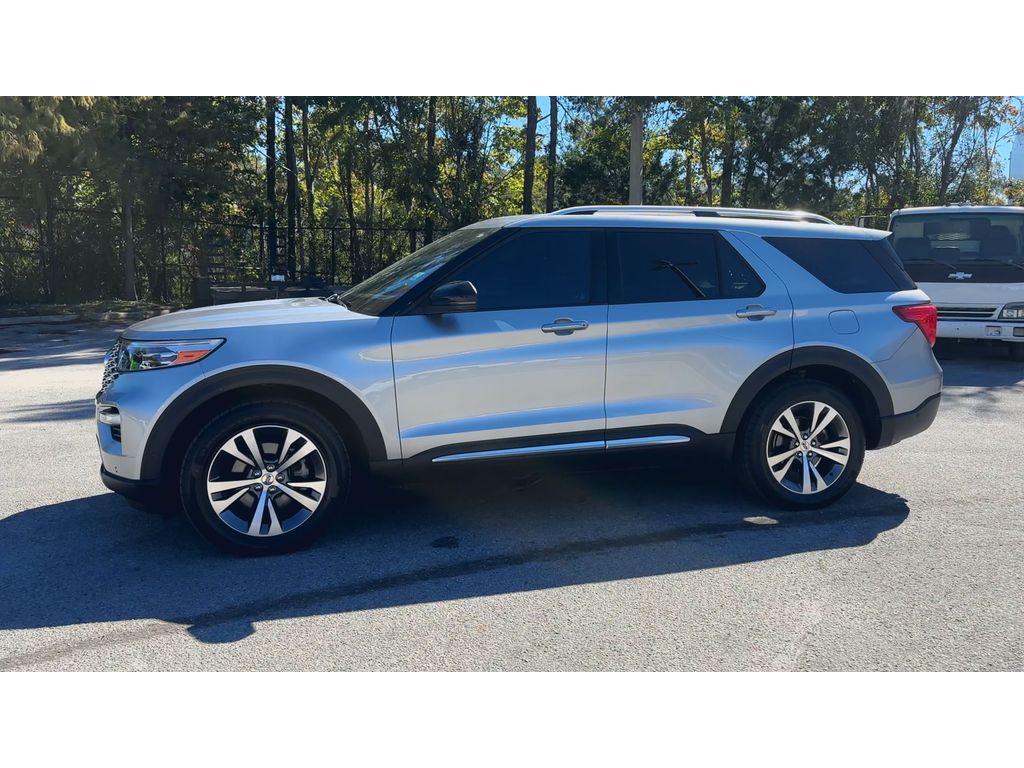 2020 Ford Explorer Platinum photo 2