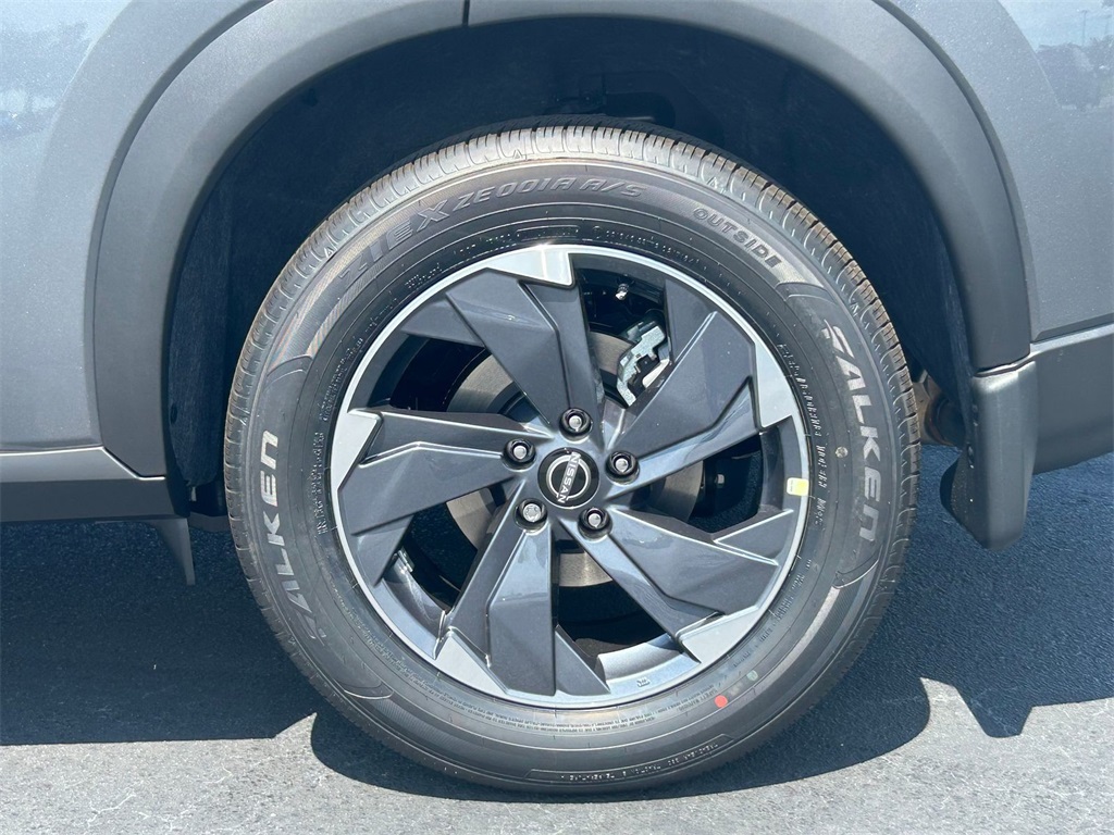 2026 Nissan Rogue SV photo 8