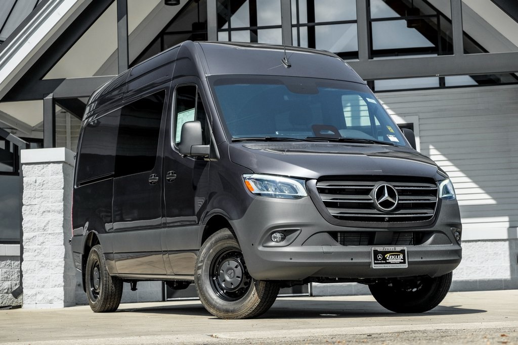 2025 Mercedes-Benz Sprinter Crew Van Base's photo