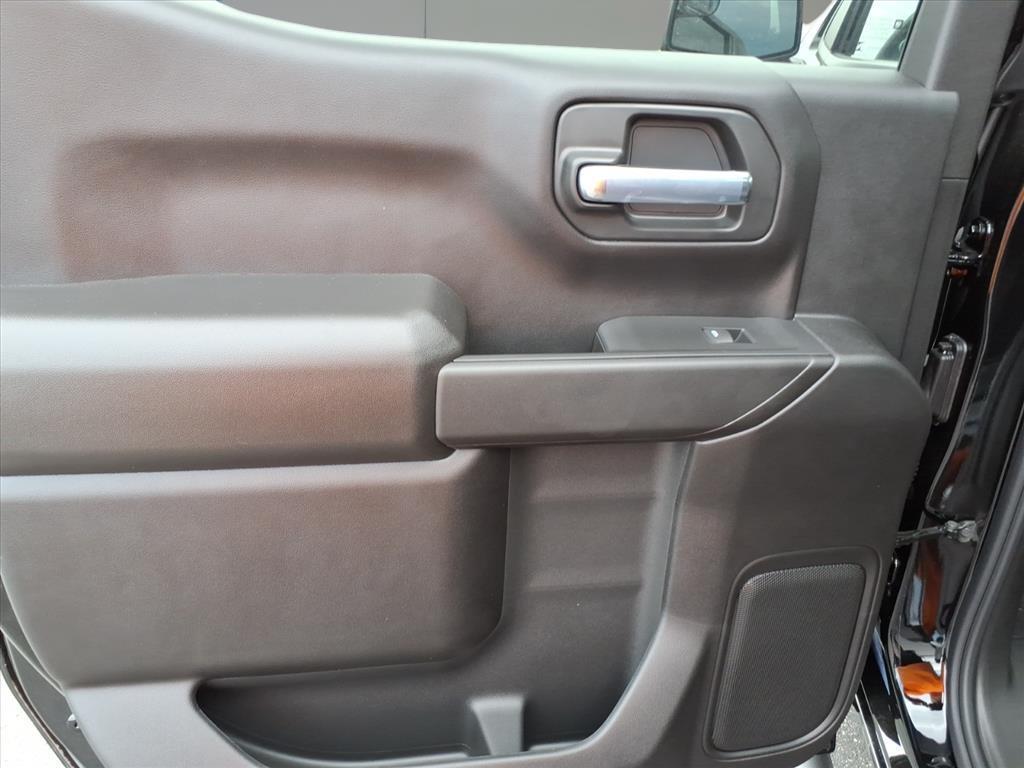 2026 Chevrolet Silverado 1500 Custom photo 4