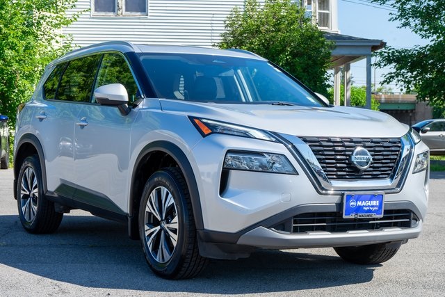 2021 Nissan Rogue SV photo 3