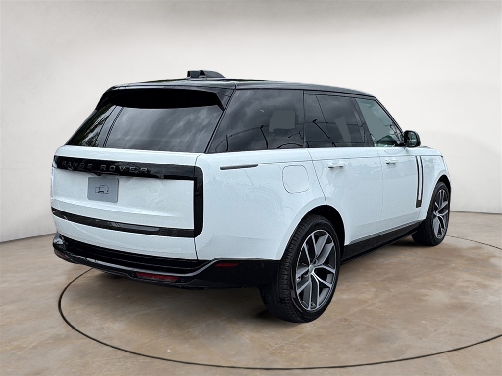 2025 Land Rover Range Rover SE photo 3