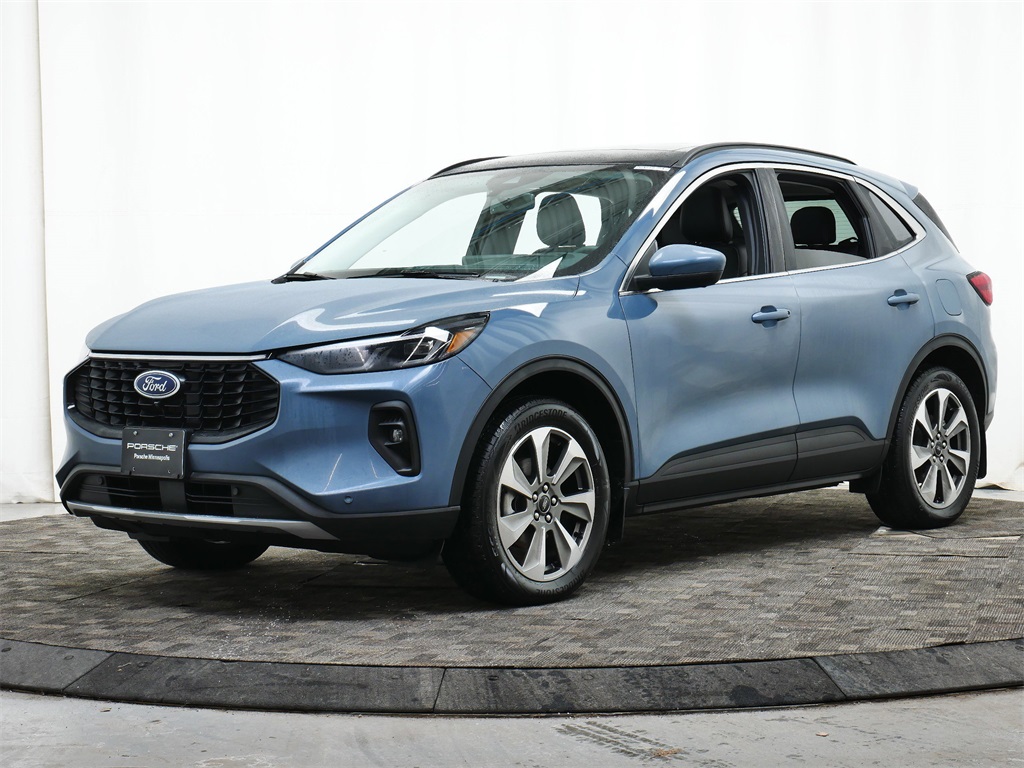 2025 Ford Escape Platinum's photo