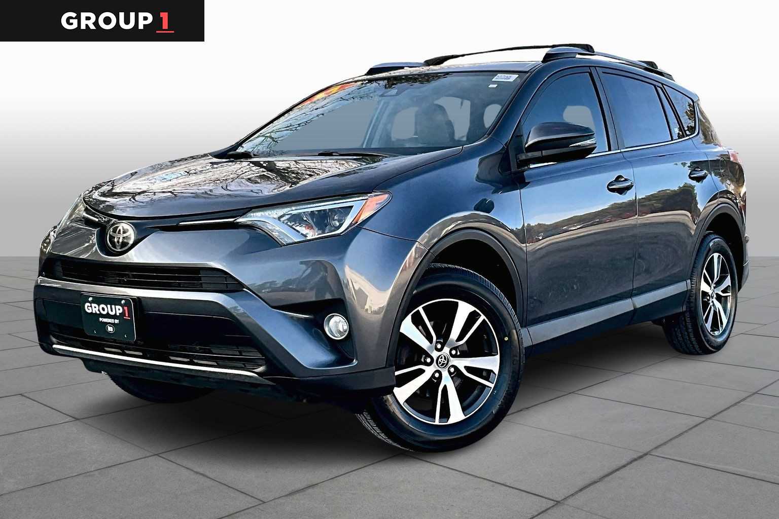 2017 Toyota RAV4 XLE's photo