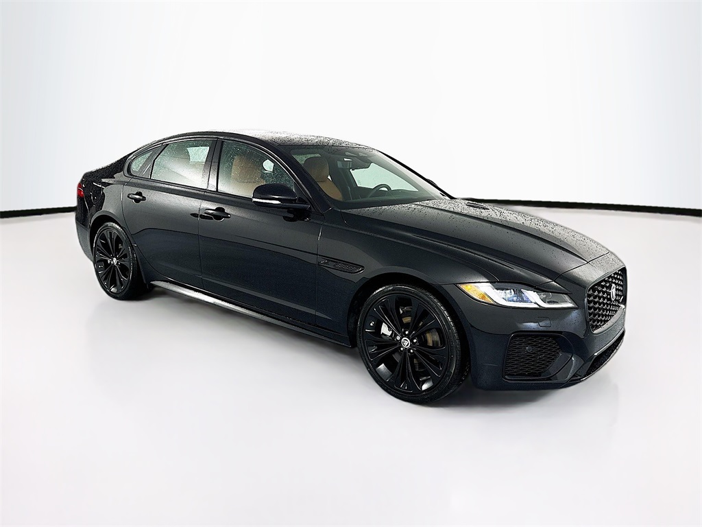 New 2024 Black Jaguar R-Dynamic SE image 3