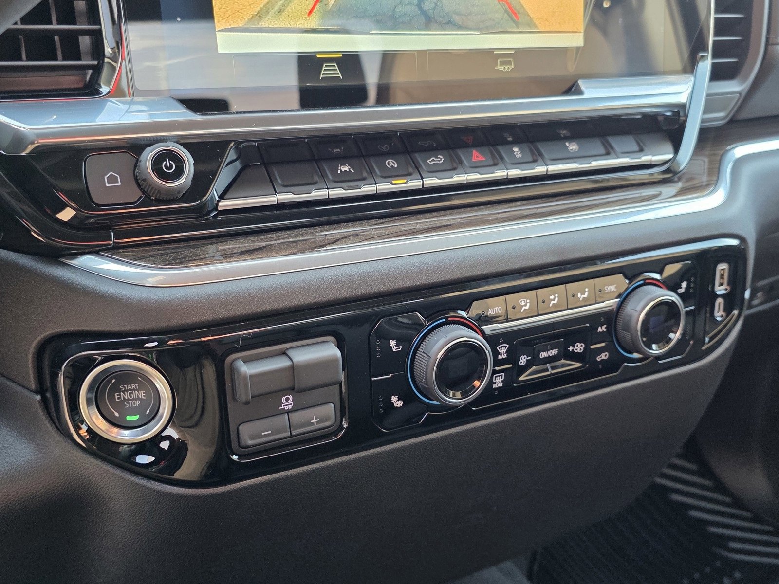 2025 Chevrolet Silverado 1500 LT photo 25