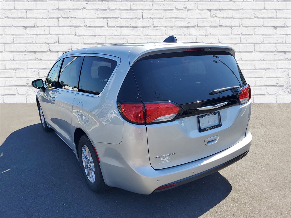 2026 Chrysler Voyager LX photo 3