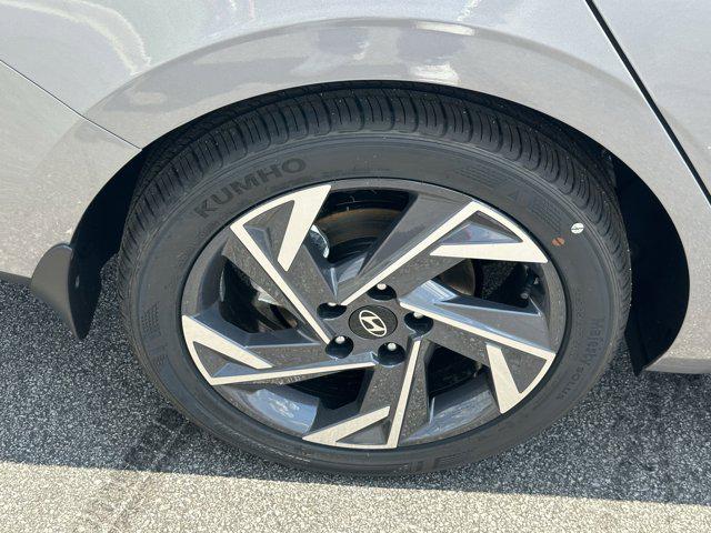 2025 Hyundai Elantra SEL Sport photo 16