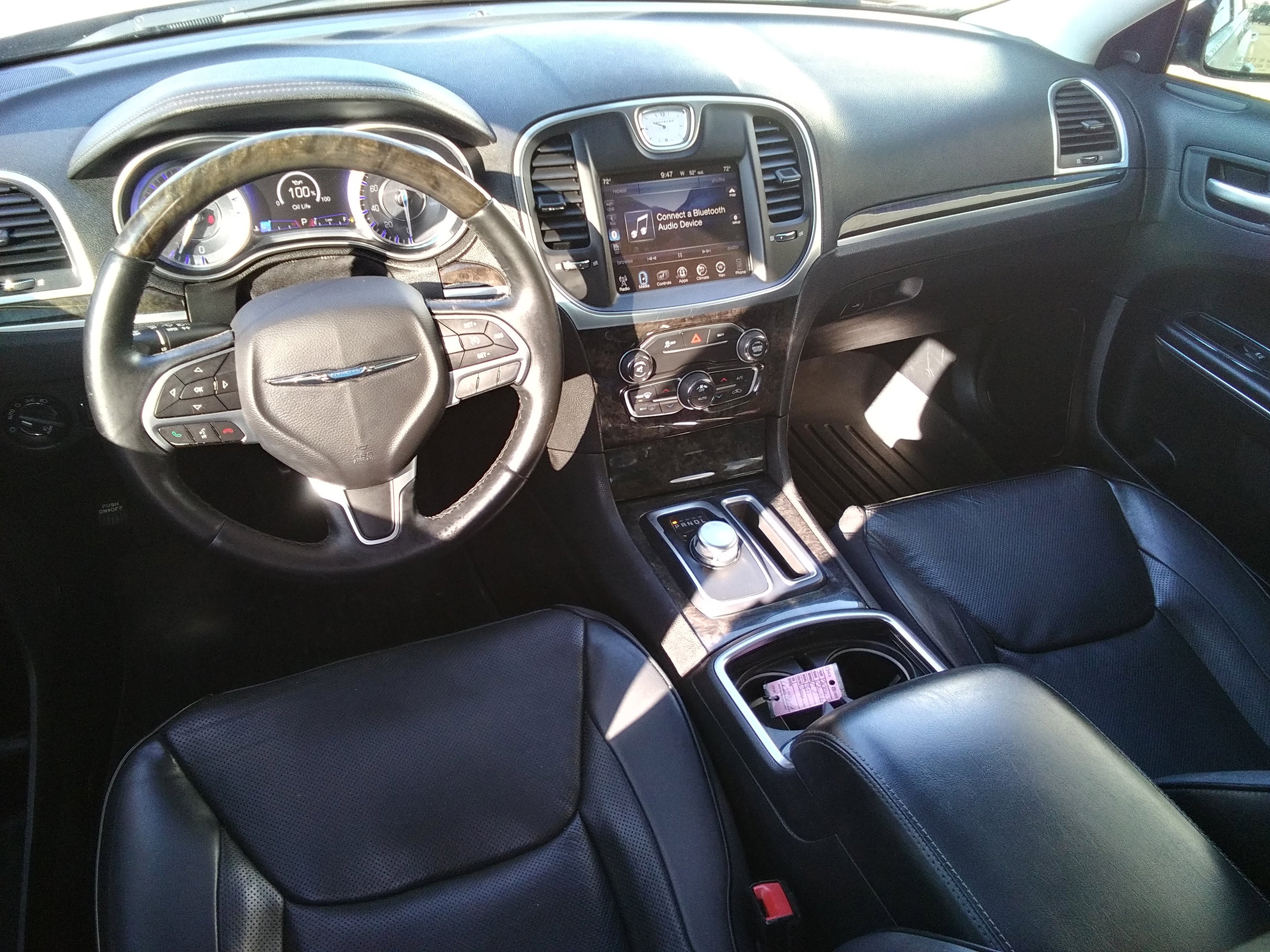 2016 Chrysler 300 C photo 9