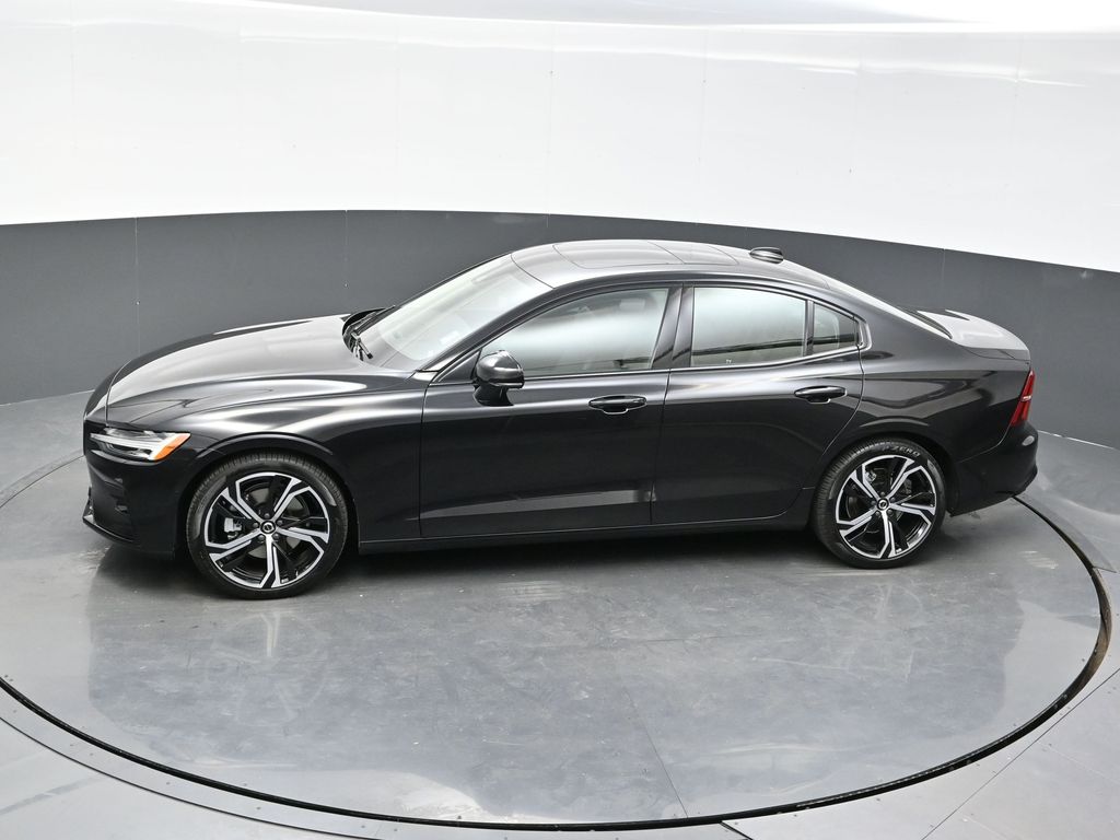 2024 Volvo S60 B5 Plus photo 25
