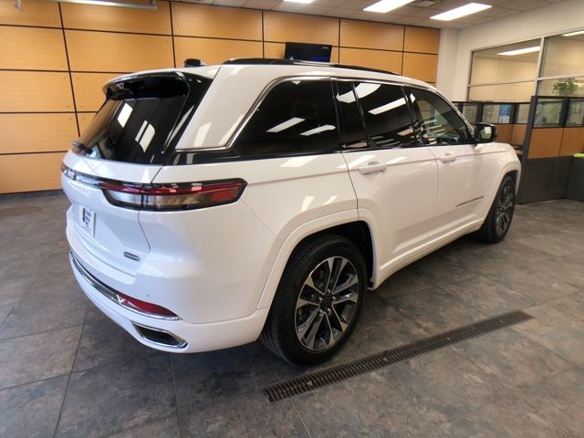 2024 Jeep Grand Cherokee Overland photo 6