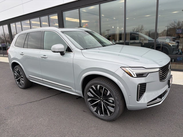 2026 Volvo XC90 Plus's photo