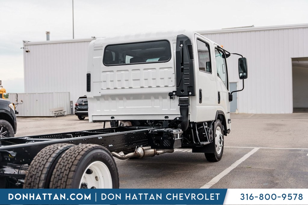2025 Chevrolet Silverado photo 24